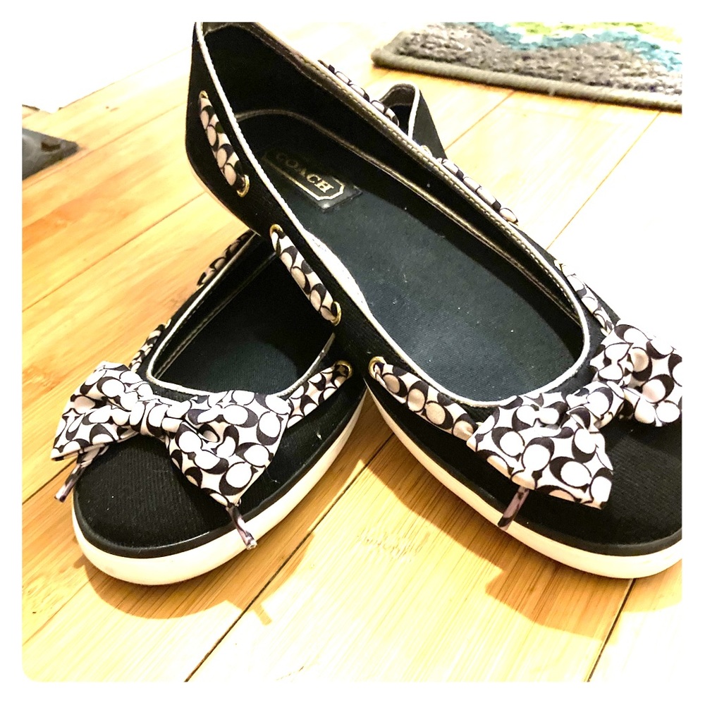 NWOT Brand New Coach Flats With Bow